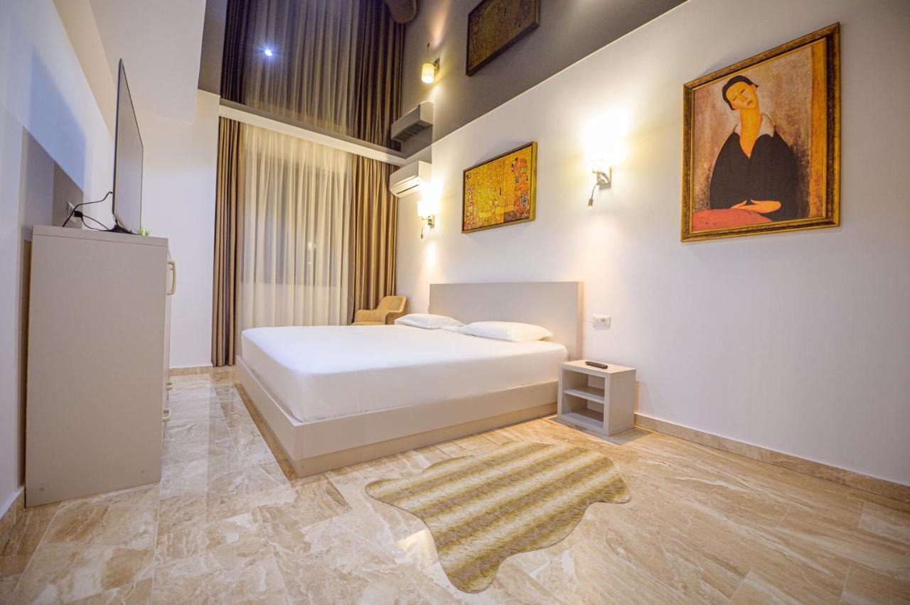 Marble Luxury Apartment *