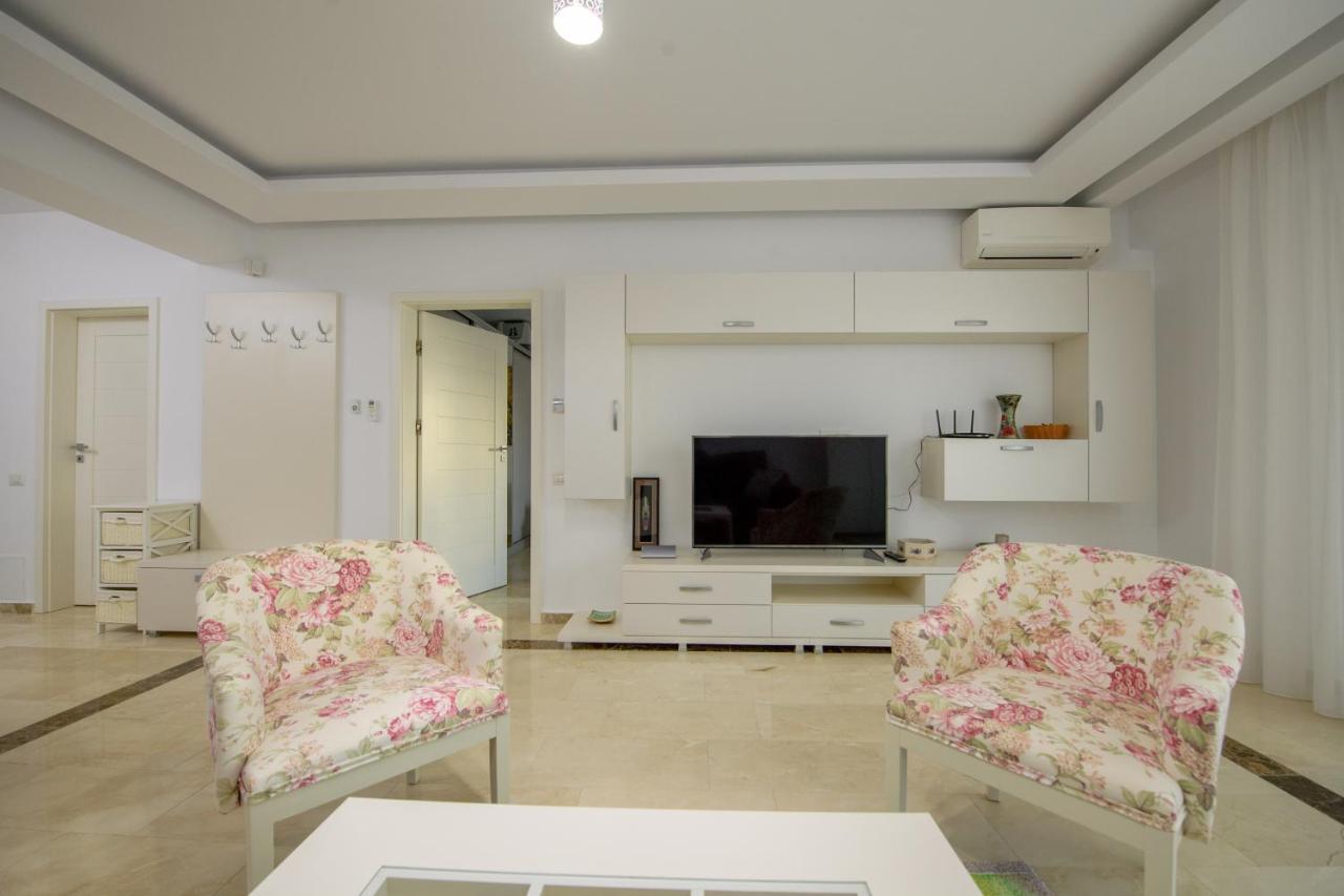Marble Luxury Apartment Mamaia